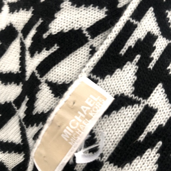 Michael Kors black and white patterned scarf - Picture 2 of 2